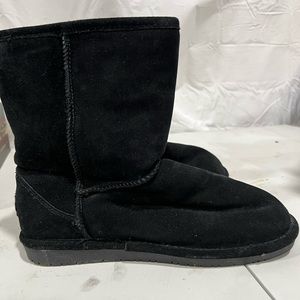 Women’s size 12 black bear paw boots